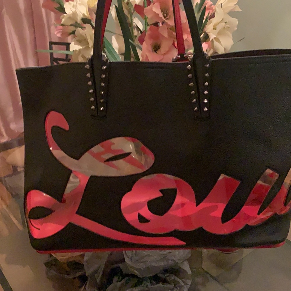 CHRISTIAN LOUBOUTIN
Cabata Paris Logo Calfskin - Picture 6 of 9